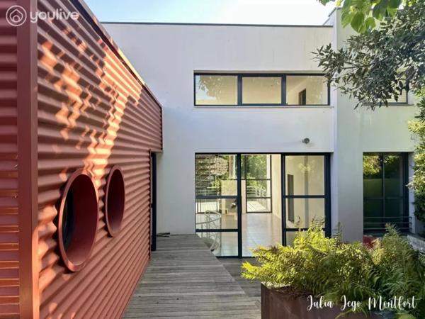 Rare à la vente – Propriété contemporaine avec accès direct au Cens