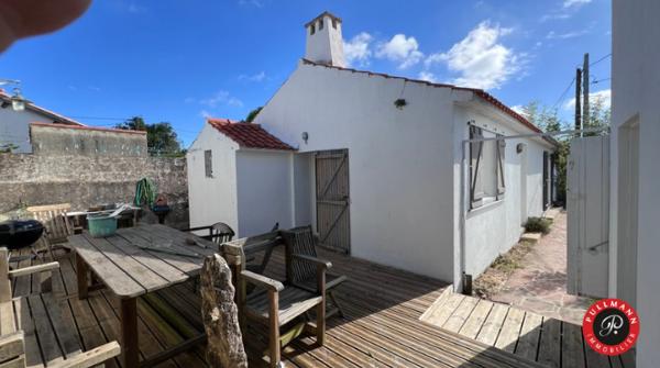 Authenticité, charme et potentiel – Maison 4 pièces Toutes les caractéristiques