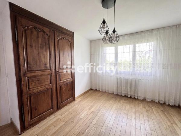 Maison
         7 pièces
        - 200 m² Exclusivité 335 000 € *