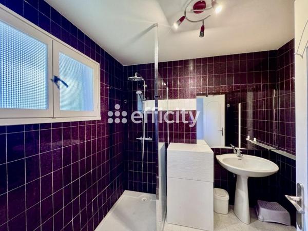 Maison
         7 pièces
        - 200 m² Exclusivité 335 000 € *