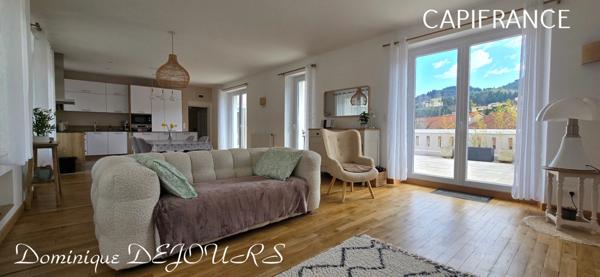 Exclusivité en Ardèche, grande maison familiale de 230m², terrain pour jardin et très belle terrrasse ensoleillée ainsi qu'un grand local commercial de 218m²