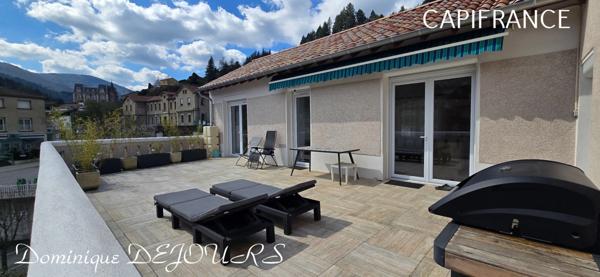Exclusivité en Ardèche, grande maison familiale de 230m², terrain pour jardin et très belle terrrasse ensoleillée ainsi qu'un grand local commercial de 218m²