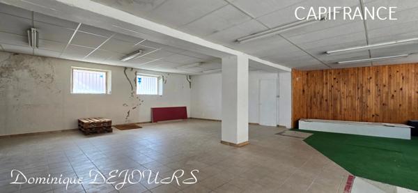 Exclusivité en Ardèche, grande maison familiale de 230m², terrain pour jardin et très belle terrrasse ensoleillée ainsi qu'un grand local commercial de 218m²