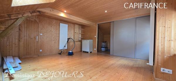 Exclusivité en Ardèche, grande maison familiale de 230m², terrain pour jardin et très belle terrrasse ensoleillée ainsi qu'un grand local commercial de 218m²