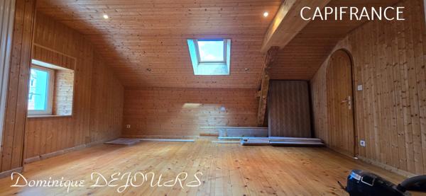 Exclusivité en Ardèche, grande maison familiale de 230m², terrain pour jardin et très belle terrrasse ensoleillée ainsi qu'un grand local commercial de 218m²