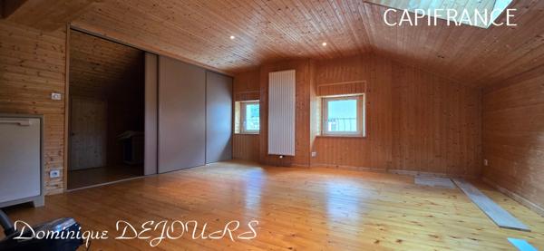 Exclusivité en Ardèche, grande maison familiale de 230m², terrain pour jardin et très belle terrrasse ensoleillée ainsi qu'un grand local commercial de 218m²