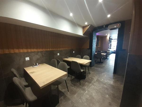 MUR LOCAL COMMERCIAL LOUE AVEC LICENCE IV