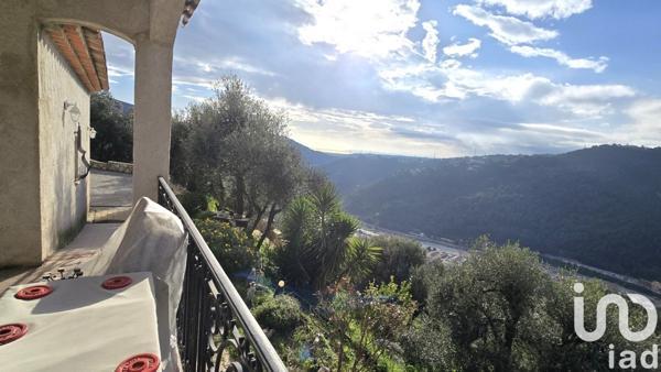 Maison traditionnelle 5 pièces de 140 m² à Drap (06340)