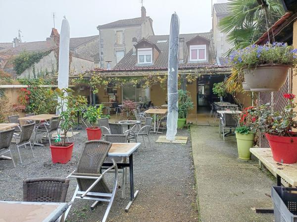 Vente bar (Mur + Fond) et T5  St Astier - Dordogne