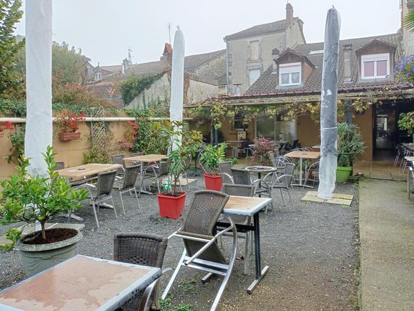 Vente bar (Mur + Fond) et T5  St Astier - Dordogne