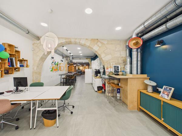 Vente
                Bureaux140 m² - BORDEAUX (33000)
