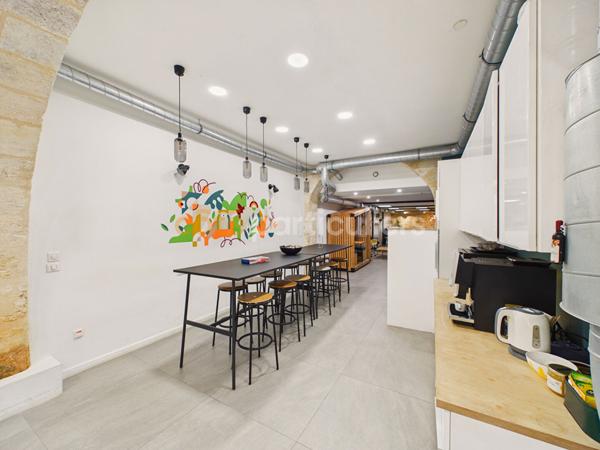Vente
                Bureaux140 m² - BORDEAUX (33000)