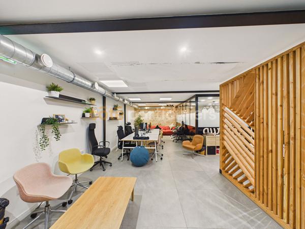 Vente
                Bureaux140 m² - BORDEAUX (33000)