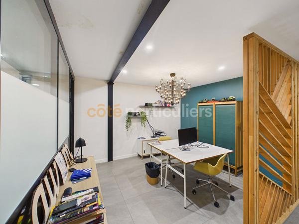 Vente
                Bureaux140 m² - BORDEAUX (33000)