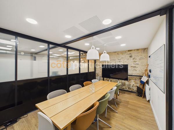 Vente
                Bureaux140 m² - BORDEAUX (33000)