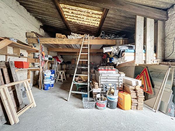 À vendre VALENTON, Lots de garages BOX rares, fort potentiel (72m²)