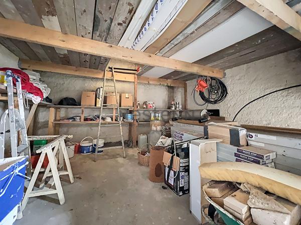 À vendre VALENTON, Lots de garages BOX rares, fort potentiel (72m²)