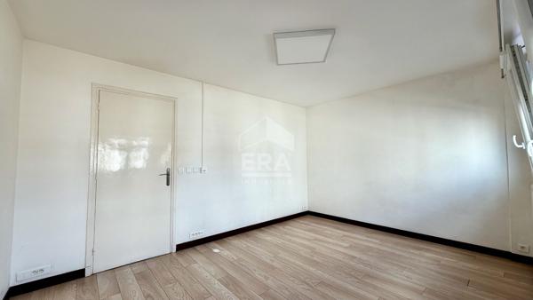 STUDIO 31M² À JUVISY-SUR-ORGE, AU PIED DU RER AVEC PARKING