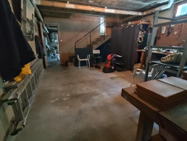 MAISON CONTEMPORAINE - EXCELLENT ETAT GENERAL -