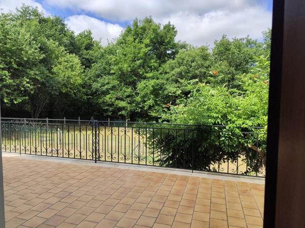 MAISON CONTEMPORAINE - EXCELLENT ETAT GENERAL -