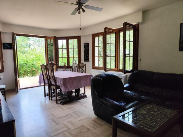 MAISON CONTEMPORAINE - EXCELLENT ETAT GENERAL -