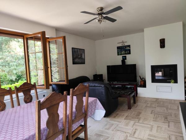 MAISON CONTEMPORAINE - EXCELLENT ETAT GENERAL -