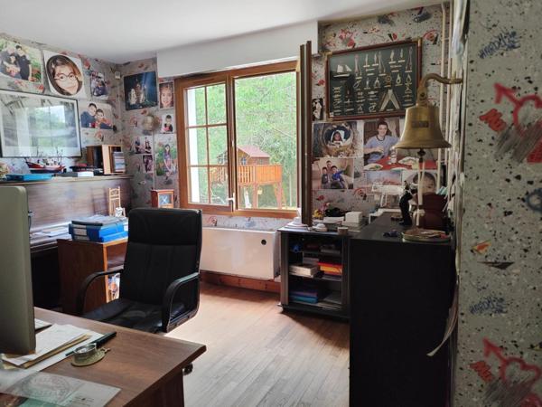 MAISON CONTEMPORAINE - EXCELLENT ETAT GENERAL -