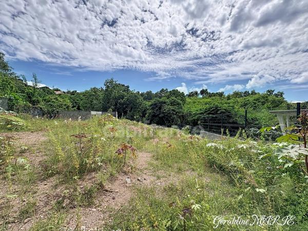 Terrain à vendre avec possibilité de construction résidentielle ou touristique