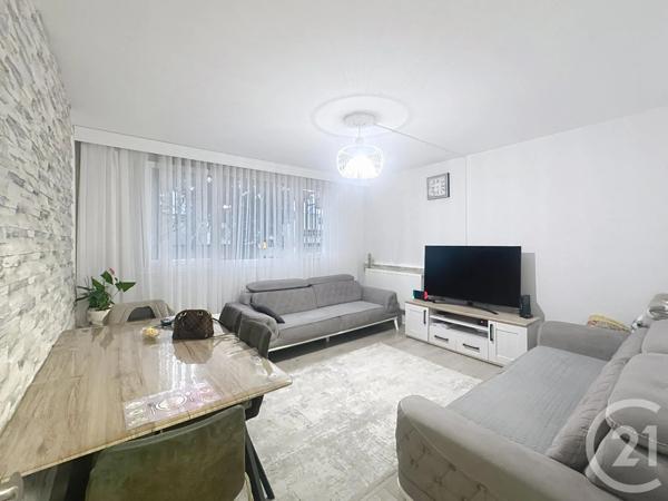 Appartement F3 à vendre  3 pièces - 54 m 2   LA COURNEUVE  - 93