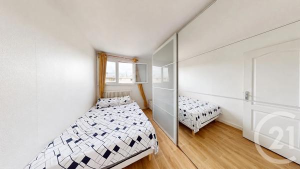 Appartement F3 à vendre  3 pièces - 54 m 2   LA COURNEUVE  - 93