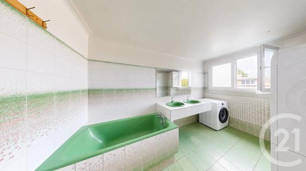 Appartement F3 à vendre  3 pièces - 54 m 2   LA COURNEUVE  - 93