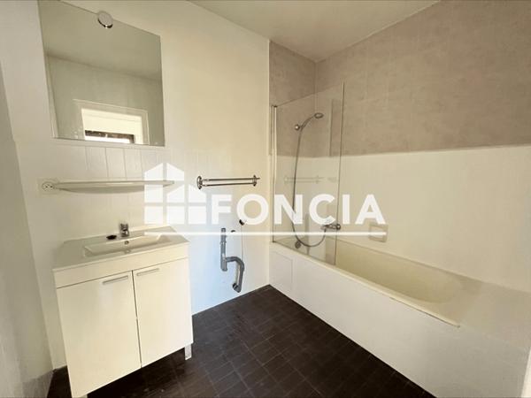 Location Appartement 2 pièces 49.34 m² - 19 ROUTE D'ETREMBIERES Annemasse 74100