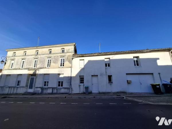 2 maisons de ville à PONS, un T3 libre et un T4 loué - rentabilité possible 8% 