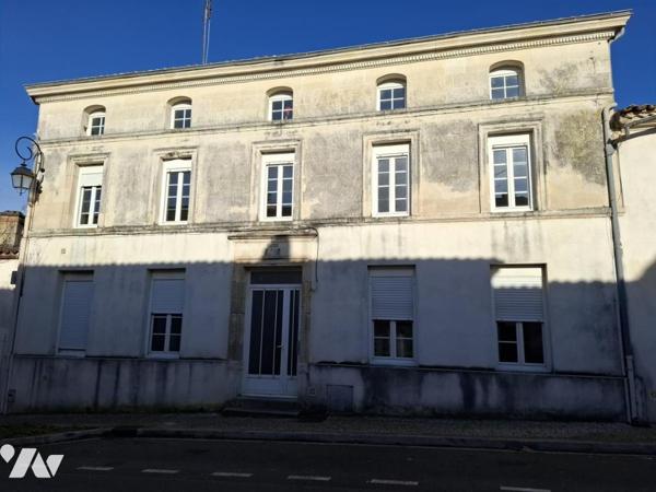 2 maisons de ville à PONS, un T3 libre et un T4 loué - rentabilité possible 8% 