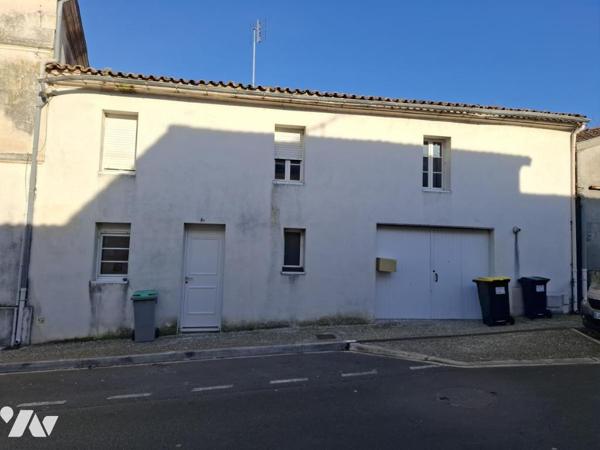 2 maisons de ville à PONS, un T3 libre et un T4 loué - rentabilité possible 8% 