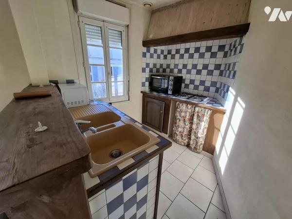 2 maisons de ville à PONS, un T3 libre et un T4 loué - rentabilité possible 8% 