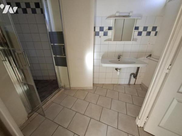 2 maisons de ville à PONS, un T3 libre et un T4 loué - rentabilité possible 8% 