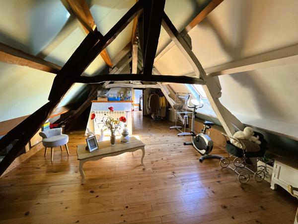 CHARMANTE MAISON ANCIENNE RENOVEE AVEC DEPENDANCES-GARAGE-CAVE ET TERRAIN