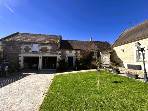 CHARMANTE MAISON ANCIENNE RENOVEE AVEC DEPENDANCES-GARAGE-CAVE ET TERRAIN