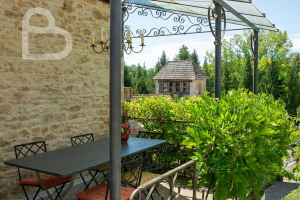 Propriété en pierre de caractère avec gîte et piscine