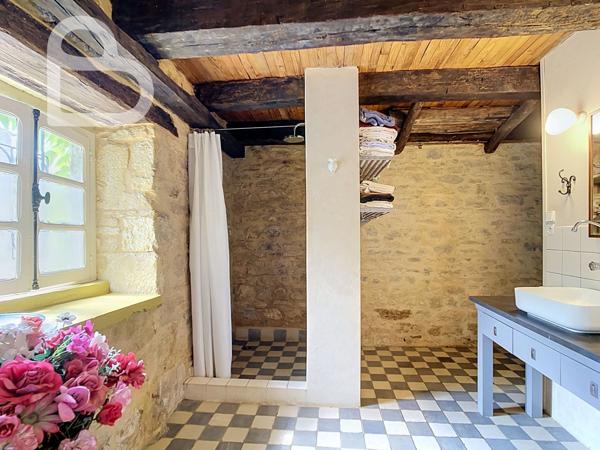 Propriété en pierre de caractère avec gîte et piscine