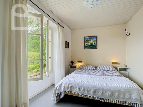 Propriété en pierre de caractère avec gîte et piscine
