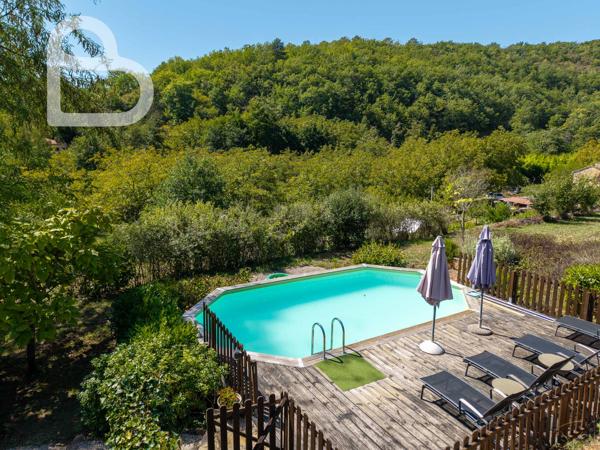 Propriété en pierre de caractère avec gîte et piscine