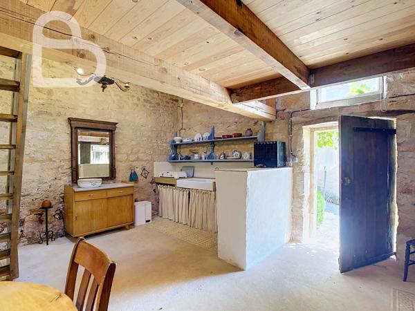 Propriété en pierre de caractère avec gîte et piscine
