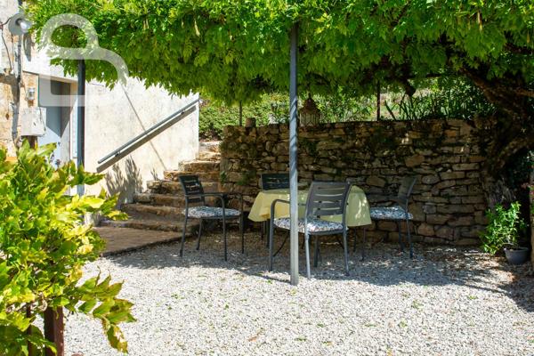 Propriété en pierre de caractère avec gîte et piscine