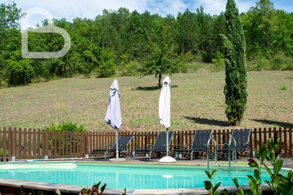 Propriété en pierre de caractère avec gîte et piscine