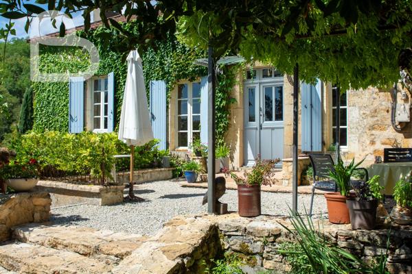 Propriété en pierre de caractère avec gîte et piscine