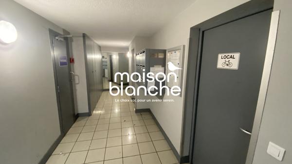 BORDEAUX CENTRE SUD :À DEUX PAS DE  L'HOPITAL ST ANDRÉ:  T1 BIS EN DUPLEX LIBRE  AVEC ACHAT POSSIBLE D'UN PARKING