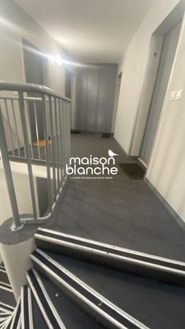 BORDEAUX CENTRE SUD :À DEUX PAS DE  L'HOPITAL ST ANDRÉ:  T1 BIS EN DUPLEX LIBRE  AVEC ACHAT POSSIBLE D'UN PARKING