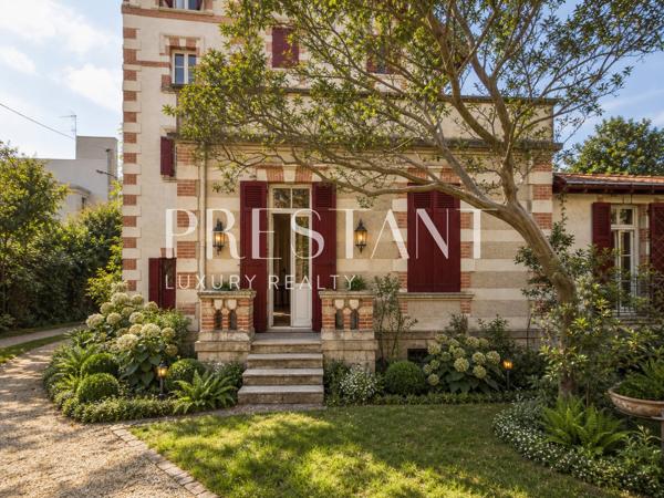 Masion de caractère à rénover — Plein centre de Biarritz, terrain de 3054 m², BIARRITZ